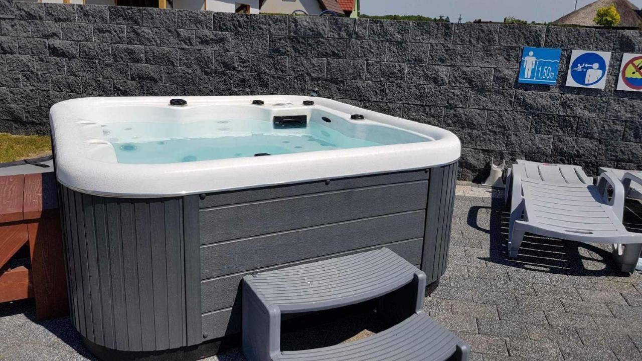 Apartamenty Maja -Pokoje - Domy Wakacyjne -Basen Podgrzewany -Jacuzzi - Sauna Łeba Exterior foto